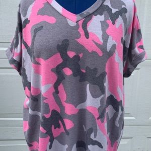 White Birch pink/gray camo short-sleeved top.1X